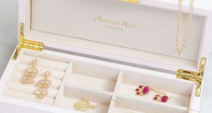 Discover how beautiful earring boxes can elevate your gift presentation, protect delicate jewelry, and create a memorable unboxing experience. Perfect for any occasion, these boxes add elegance and thoughtfulness to every gift